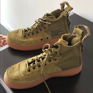 NIKE air utility shoes